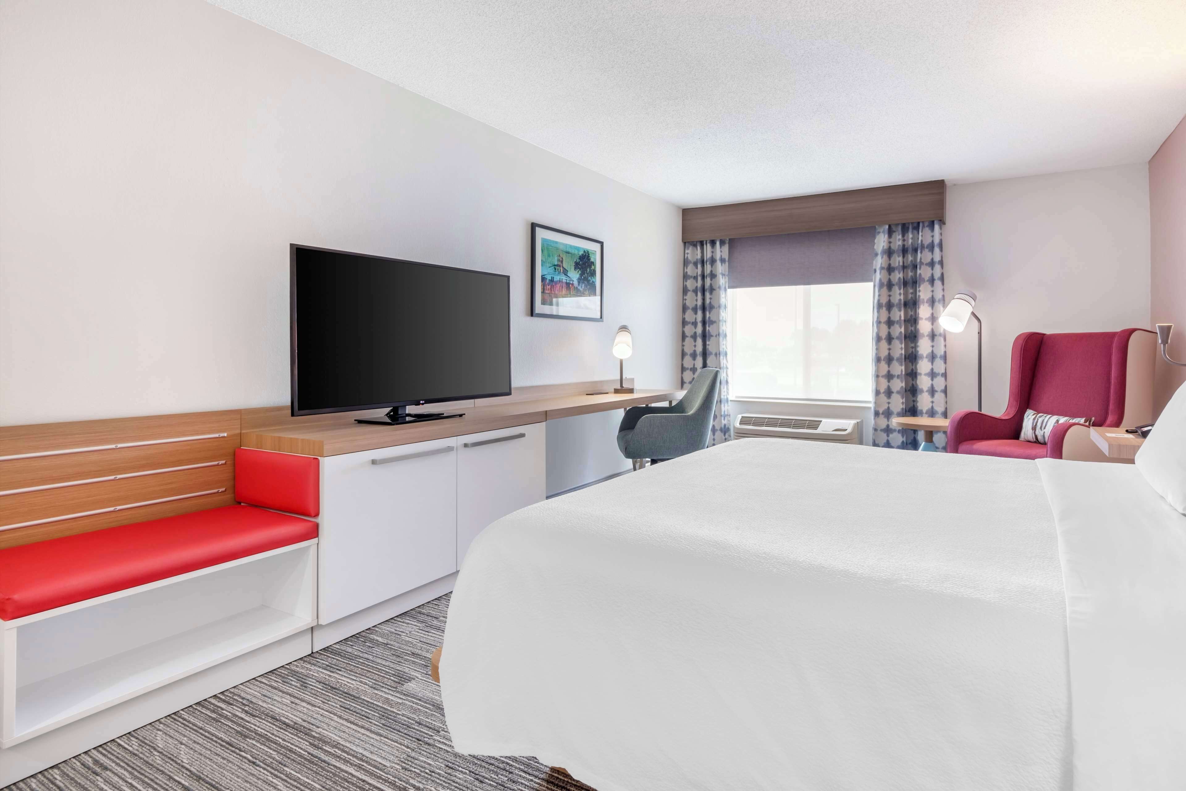 room, 1 king bed, non smoking | premium bedding, desk, blackout curtains, iron/ironing board