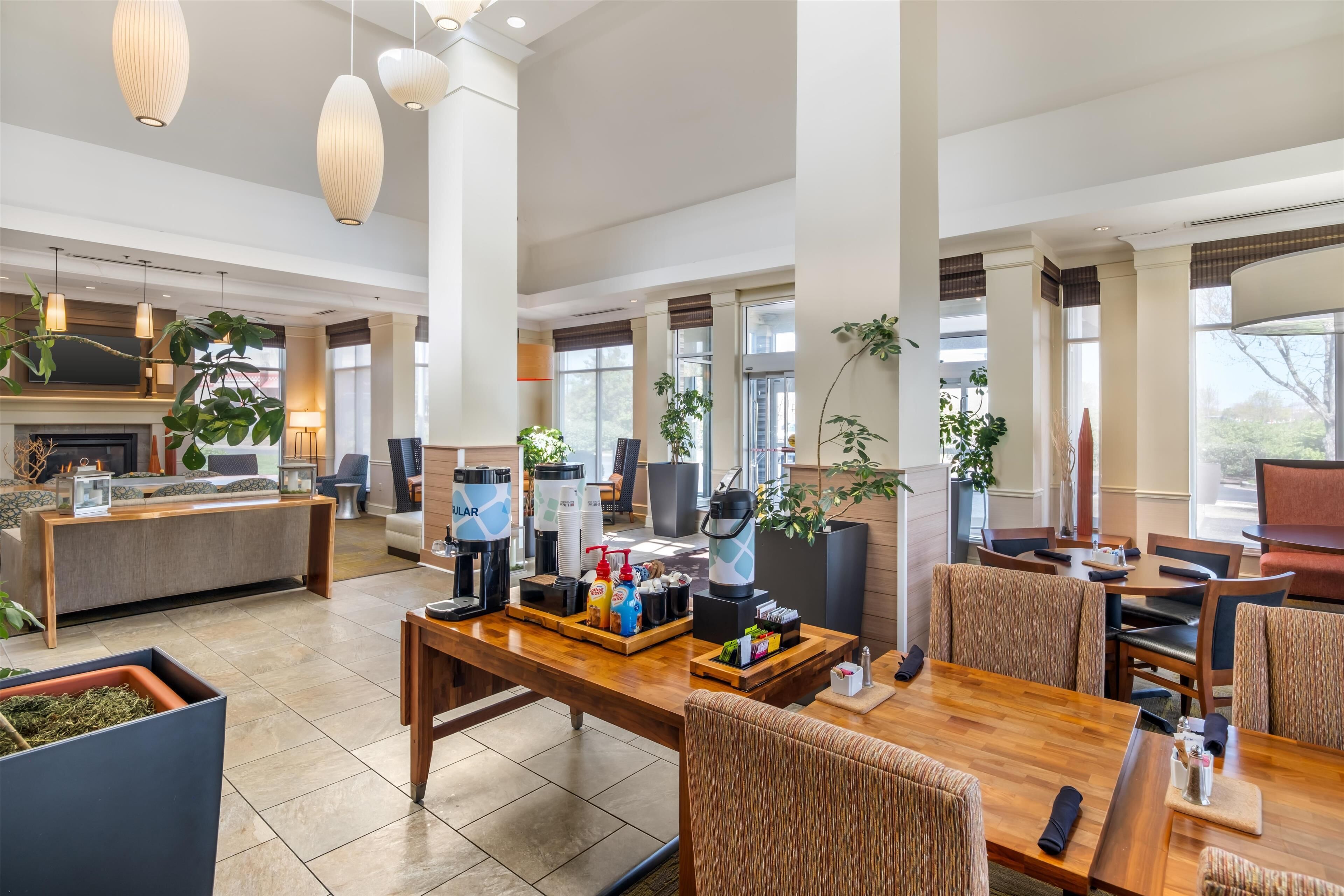 breakfast and dinner served, american cuisine