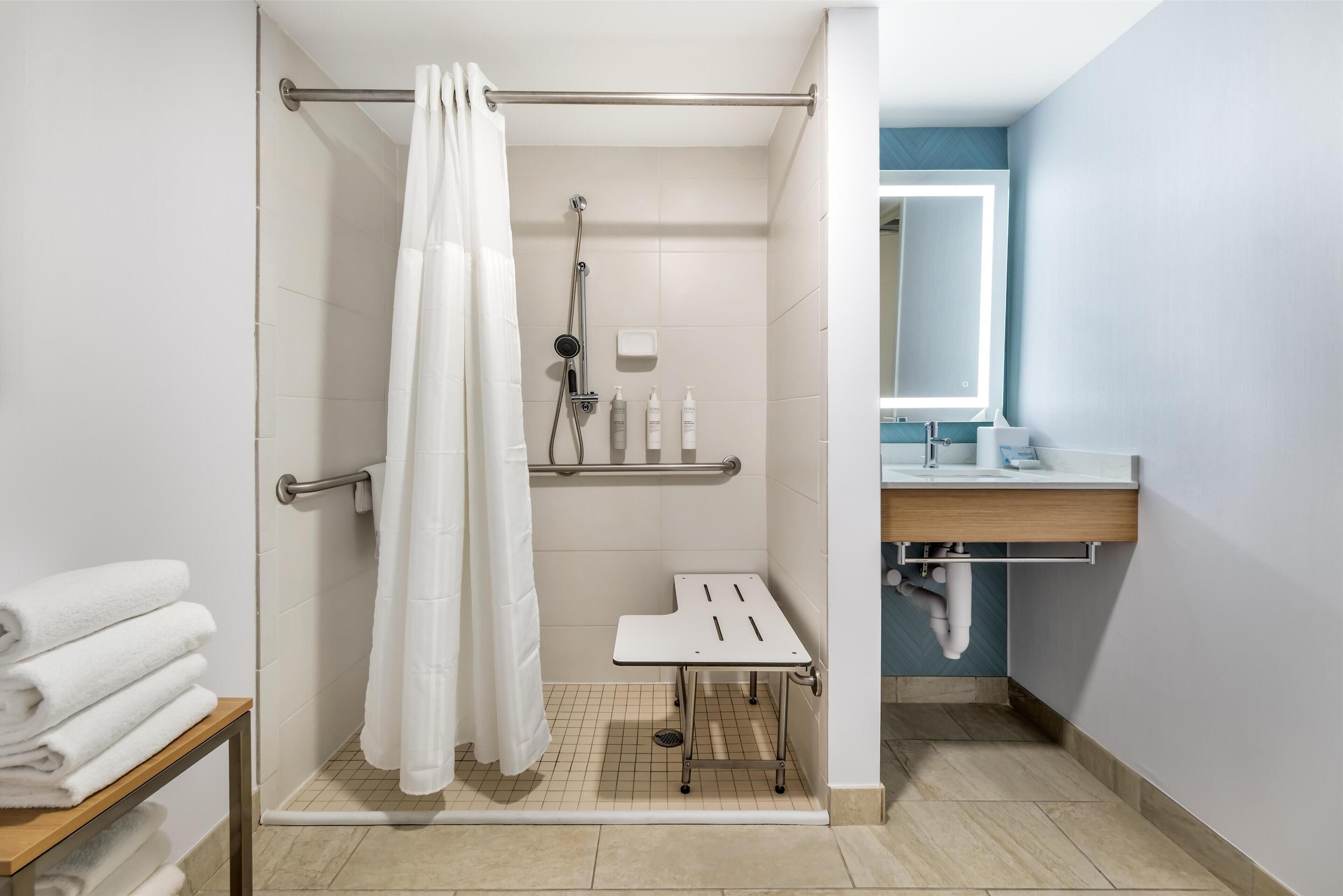 room, accessible, non smoking (hearing impaired/roll-in shower) | bathroom shower