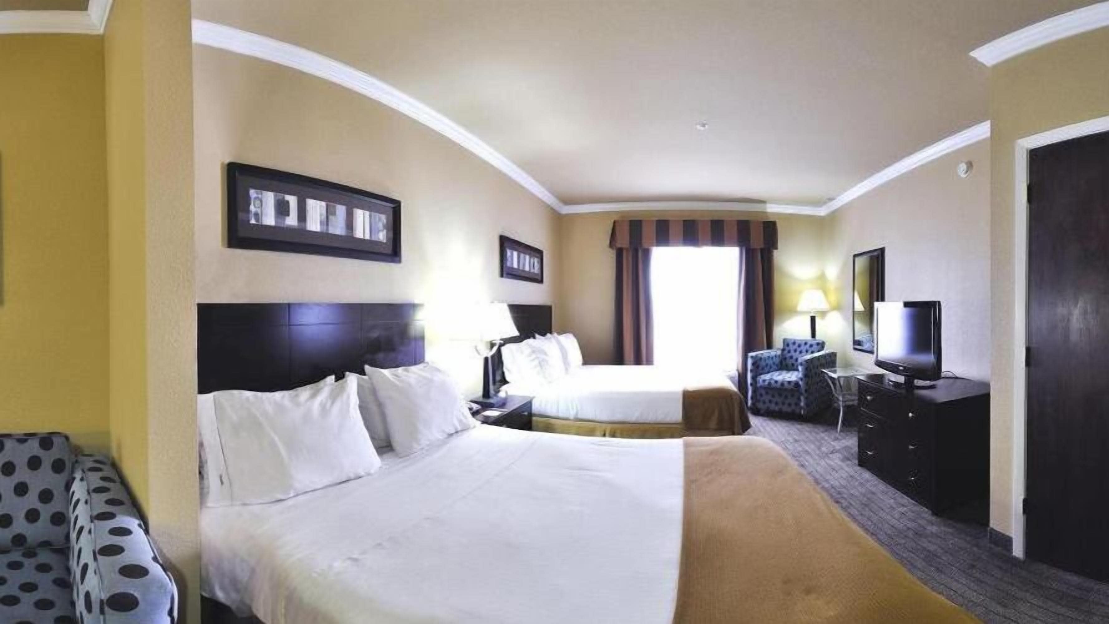 In-room safe, desk, iron/ironing board, free WiFi