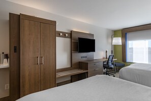 Habitación estándar, 2 camas de matrimonio | Caja fuerte, escritorio, tabla de planchar con plancha y wifi gratis
