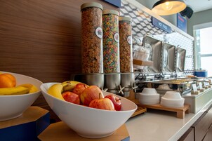 Desayuno para llevar gratuito y diario