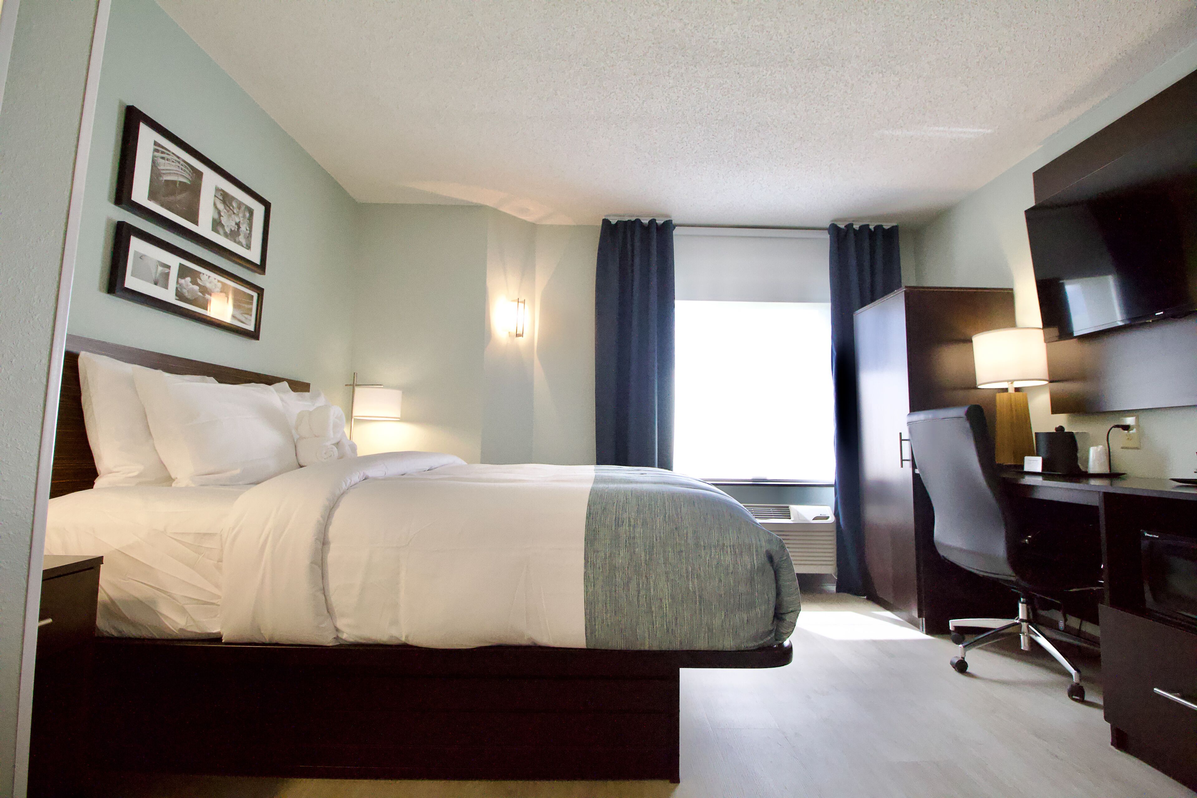 客房, 1 張加大雙人床, 非吸煙房 | 高級寢具、書桌、遮光窗簾/窗簾、熨斗/熨衫板