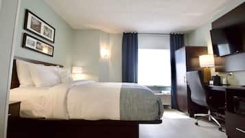 Rum - 1 queensize-säng - icke-rökare | Sängtillbehör av högsta kvalitet, skrivbord och mörkläggningsgardiner