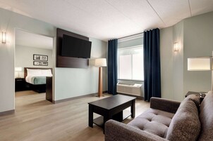 Ropa de cama de alta calidad, escritorio y cortinas blackout 