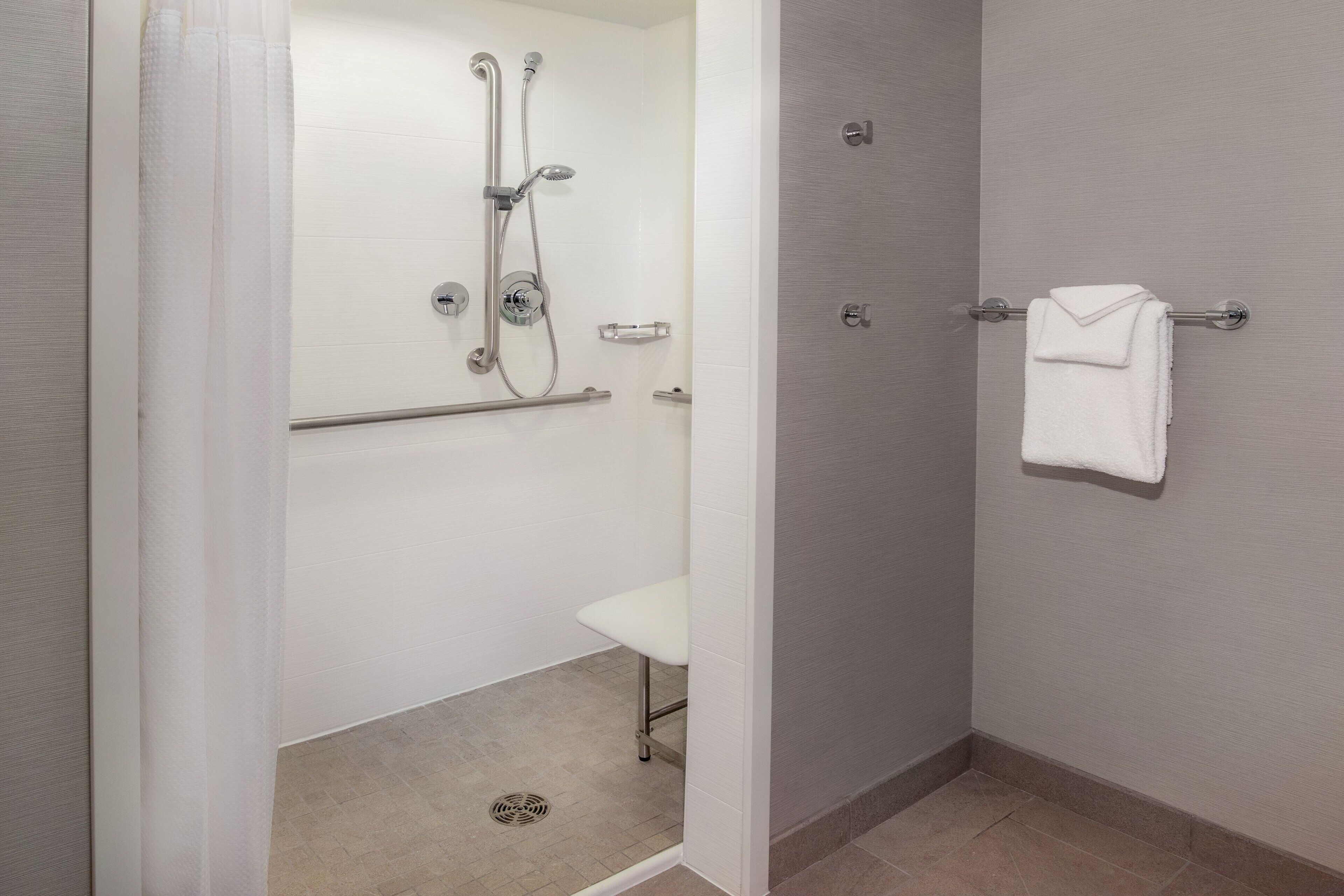 room, 2 queen beds, non smoking | bathroom | free toiletries, hair dryer, towels