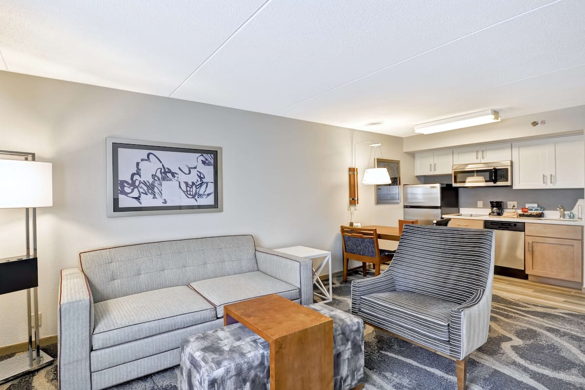 flat-screen tv, pay films