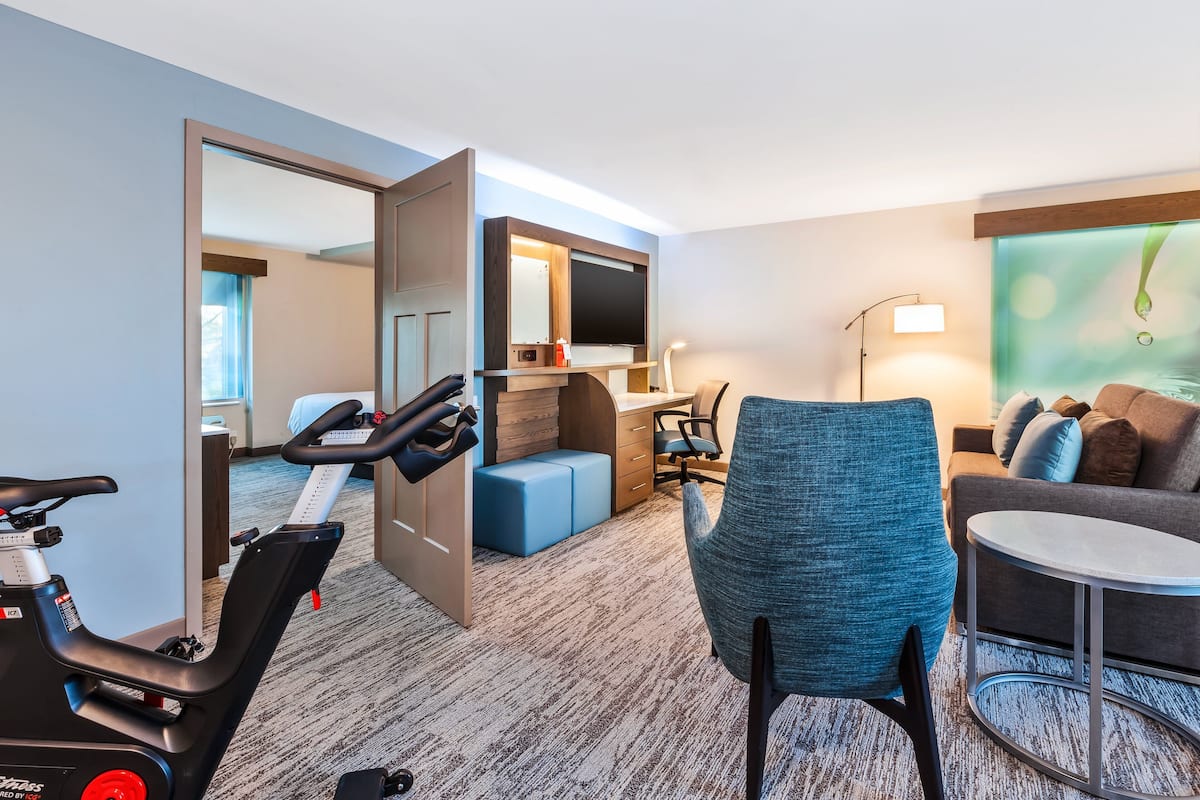 Studio suite, 1 slaapkamer | Luxe beddengoed, pillowtop-bedden, een kluis op de kamer, een bureau