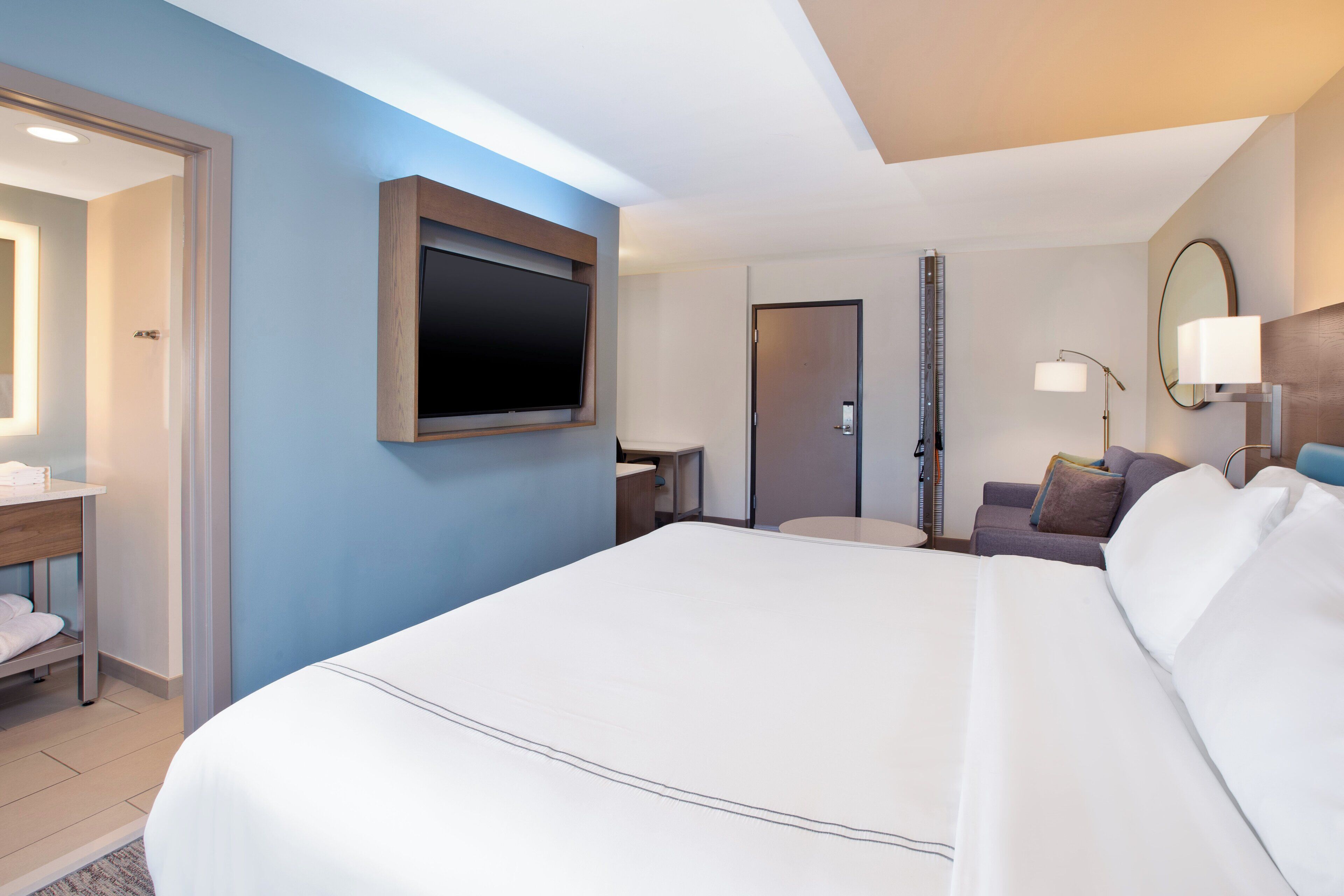 junior suite, 1 king bed | 1 bedroom, premium bedding, pillow-top beds, in-room safe