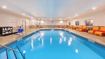 Indoor pool, sun loungers