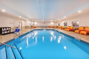 Indoor pool, sun loungers