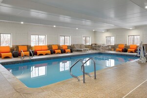 Indoor pool, sun loungers