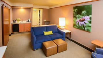 Sengetøy av topp kvalitet, senger med overmadrass og strykejern/-brett