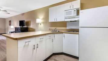 Desk, laptop workspace, iron/ironing board, free WiFi