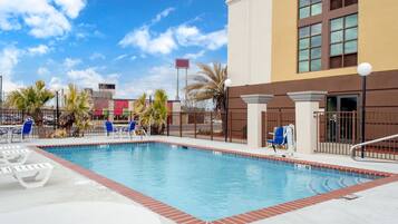 Piscina externa sazonal