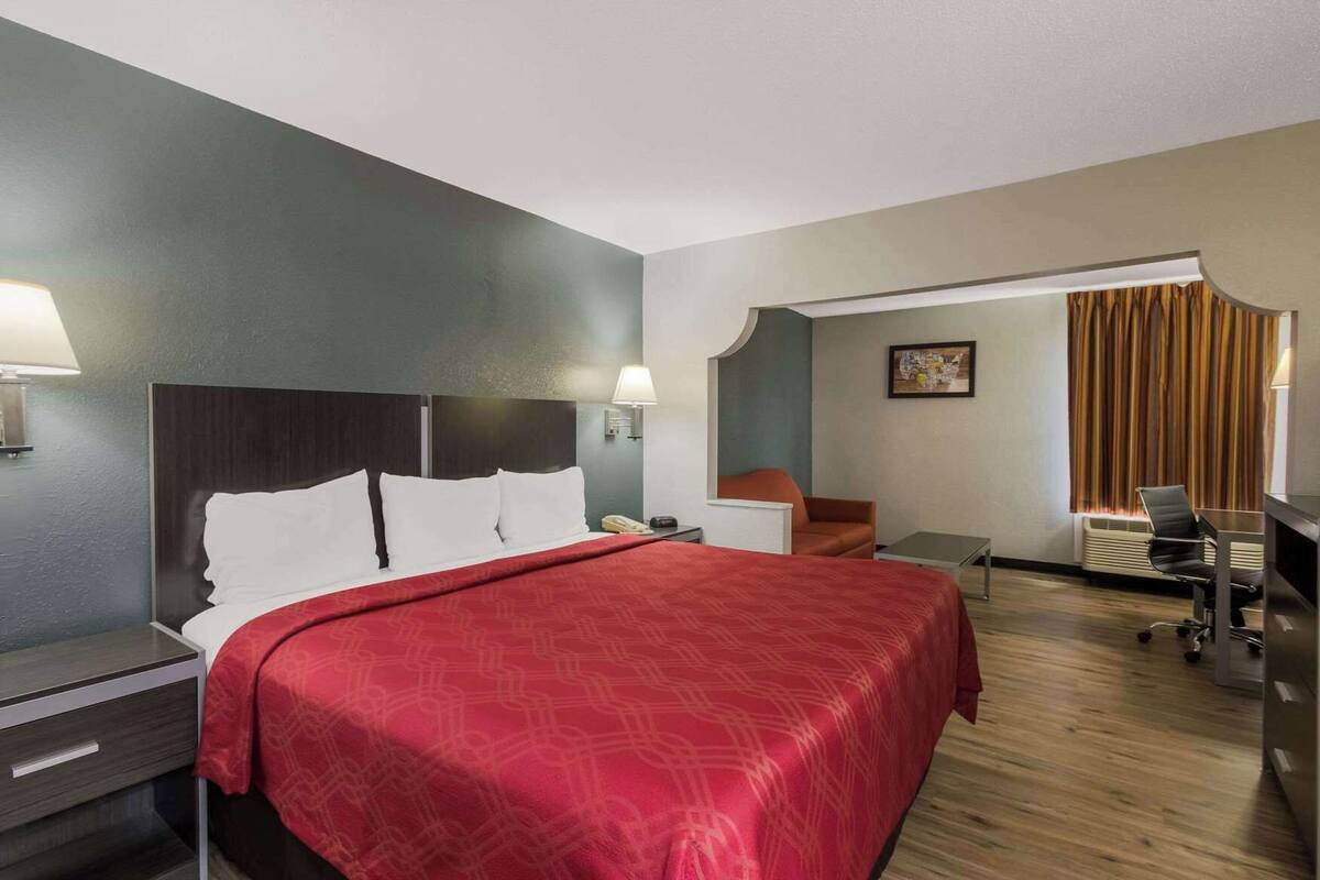 In-room safe, desk, iron/ironing board (on request), WiFi (free)