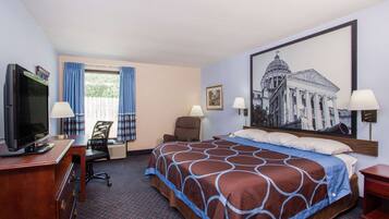 Een bureau, een strijkplank/strijkijzer, gratis babybedden, gratis wifi