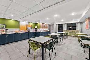 Desayuno continental gratuito y diario