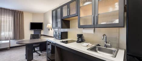 Fridge, microwave, stovetop, dishwasher