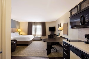 1 bedroom, desk, laptop workspace, blackout drapes