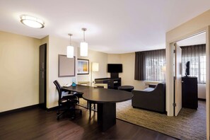 Suite, 1 Queen Bed with Sofa bed (One Bedroom) | Desk, laptop workspace, blackout drapes, iron/ironing board