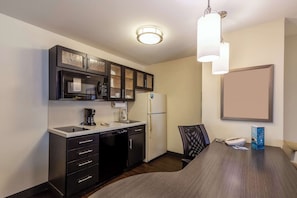 Suite, 1 Queen Bed with Sofa bed (One Bedroom)