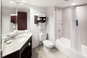 Shower, hair dryer, towels - Hampton Inn Kansas City - Liberty (Kansas City)