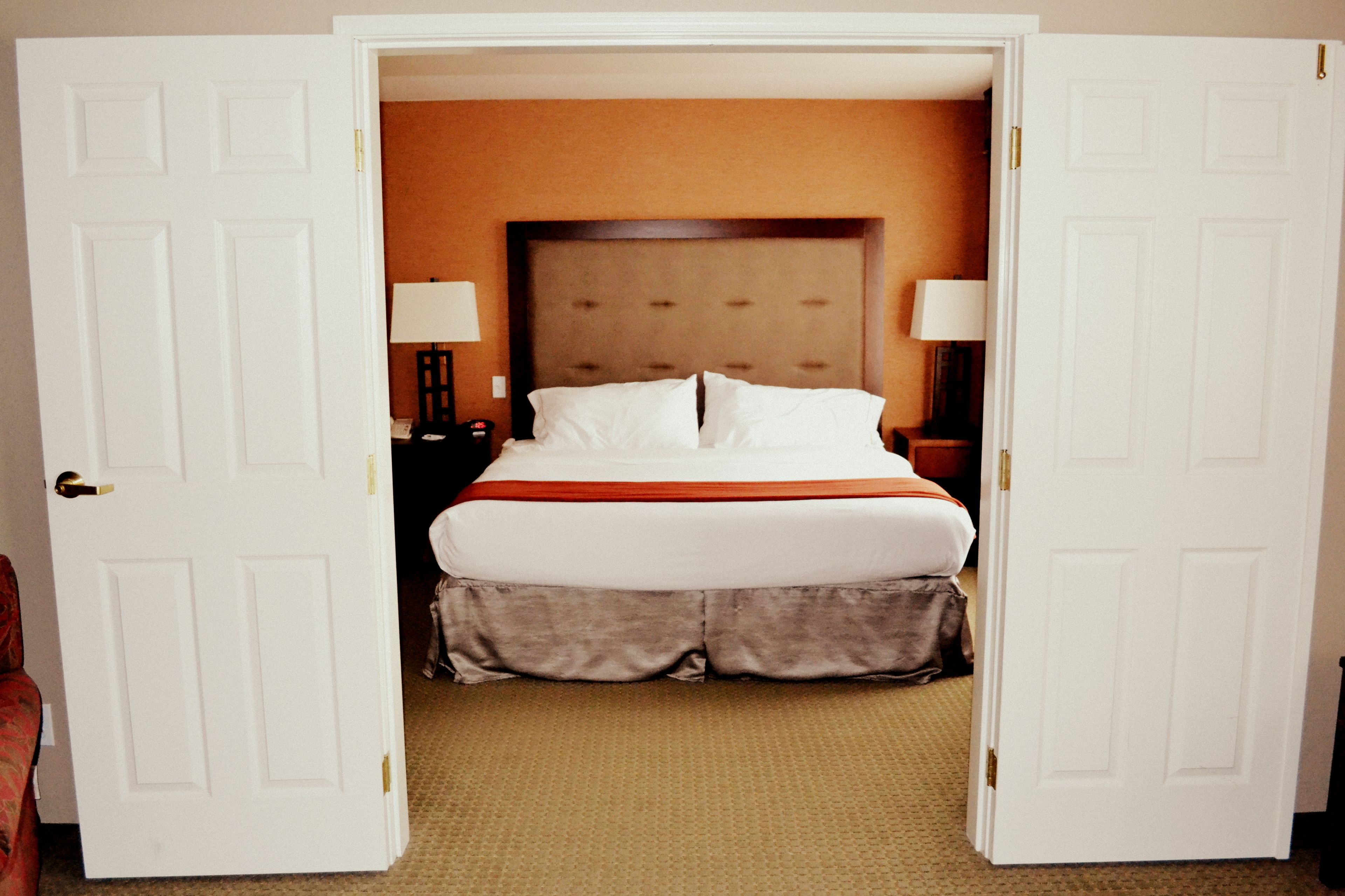 suite, 1 bedroom, jetted tub | 1 bedroom, in-room safe, desk, iron/ironing board