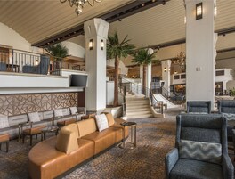 2 bars/lounges, lobby lounge
