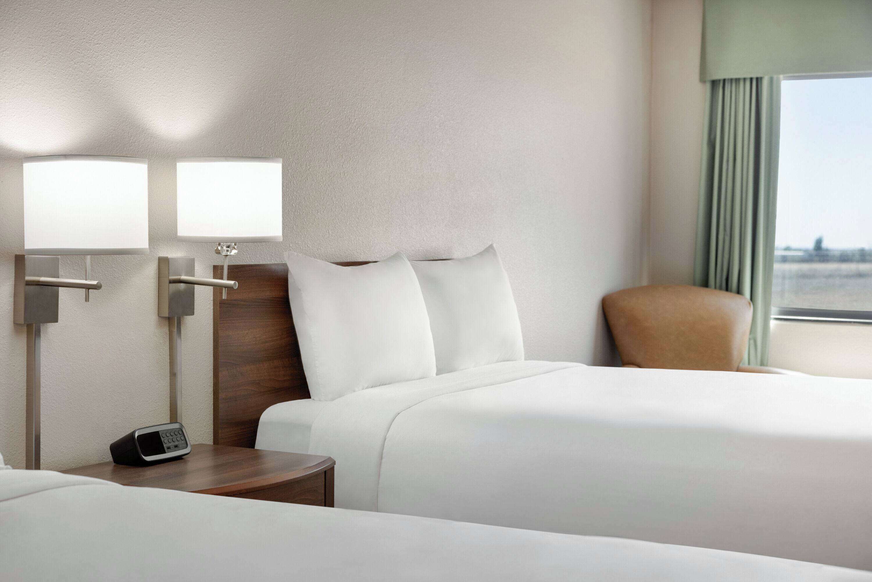 書桌、遮光布/窗簾、熨斗/熨衣板、免費搖籃/嬰兒床