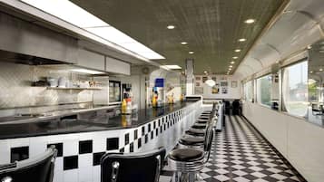 Breakfast, lunch, dinner served; American cuisine