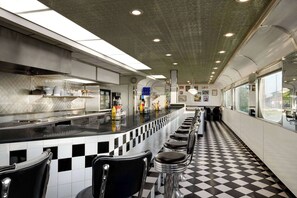 Frokost, lunsj og middag serveres, amerikanske retter 