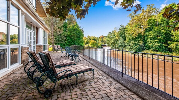 Terrace/patio - Best Western Plus The Inn & Suites At The Falls (Poughkeepsie)