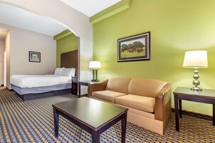 标准房, 1 张特大床和 1 张沙发床, 无烟房 | 高档床上用品、办公桌、遮光窗帘、熨斗/熨衣板