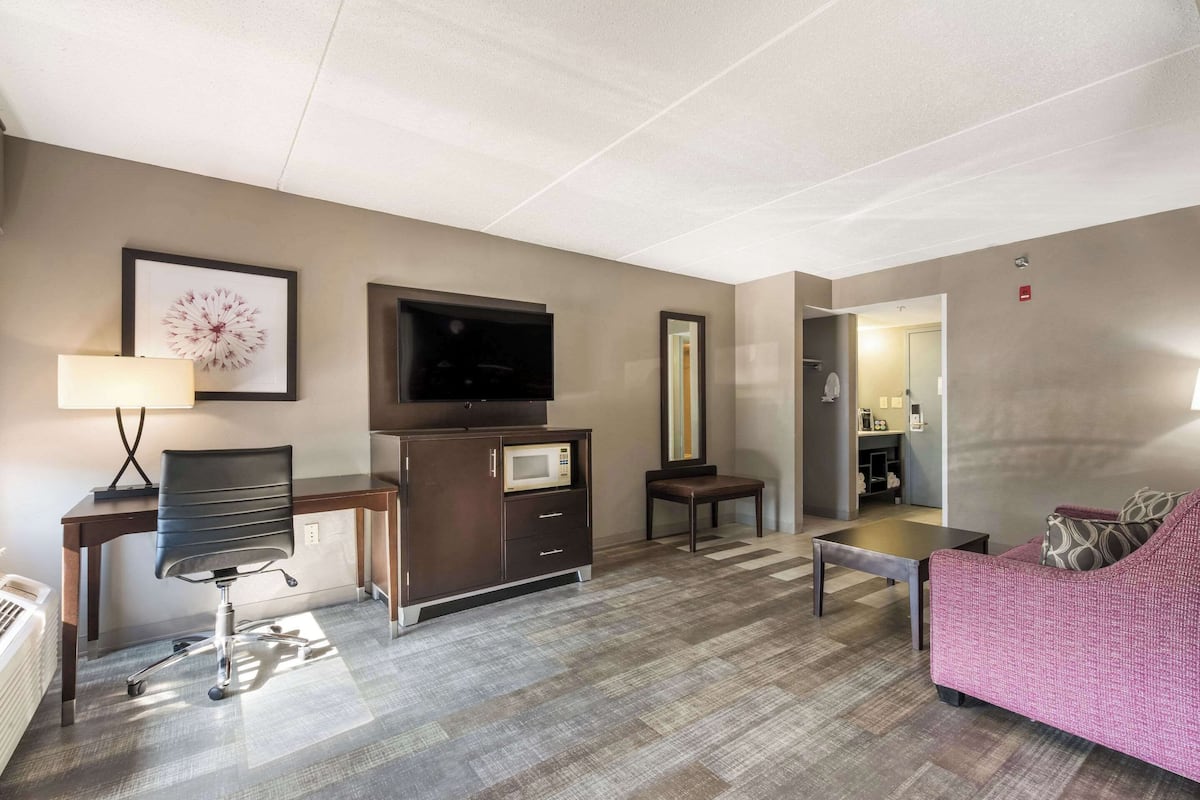 premium bedding, pillow-top beds, individually decorated