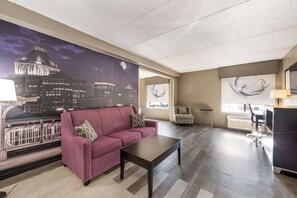 Suite, 1 King Bed, Non Smoking | Egyptian cotton sheets, premium bedding, pillowtop beds