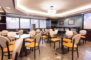 Colazione a buffet inclusa, servita tutte le mattine 
