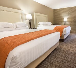 書桌、遮光布/窗簾、熨斗/熨衣板、免費搖籃/嬰兒床