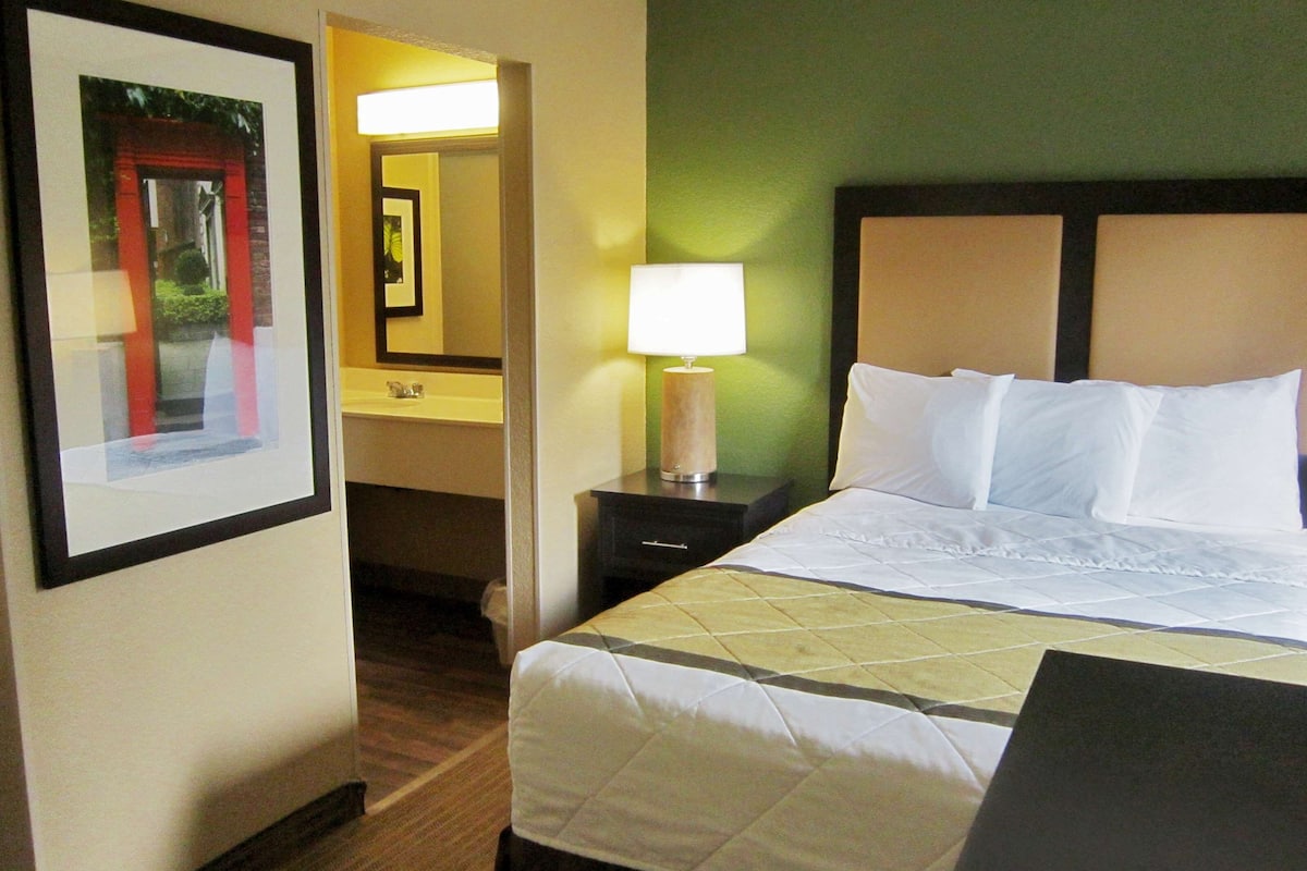 desk, blackout curtains, iron/ironing board, free wifi