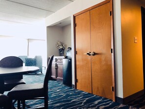 1 bedroom, pillow-top beds, desk, blackout curtains