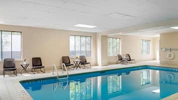 Una piscina cubierta