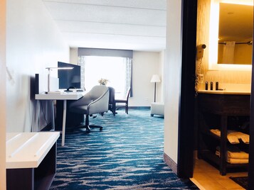 1 bedroom, pillow-top beds, desk, blackout curtains