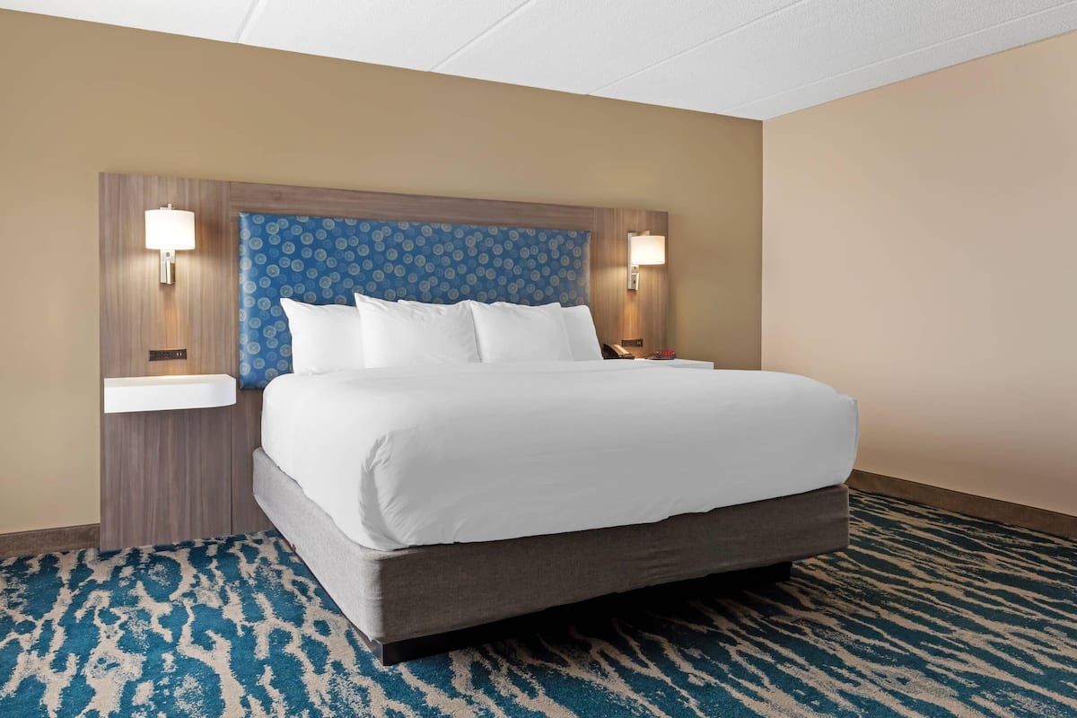 Suite junior, 1 cama King size, para no fumadores | 1 habitación, camas con pillow-top, escritorio y cortinas blackout