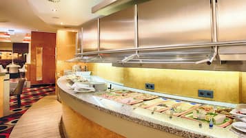 Colazione a buffet, servita tutte le mattine (16 EUR a persona)