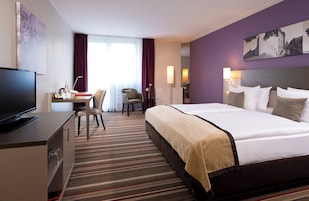 Comfort Room | Desk, soundproofing, iron/ironing board, free cribs/infant beds