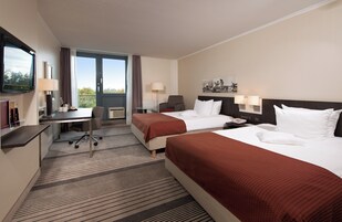 办公桌、隔音、熨斗/熨衣板、免费婴儿床