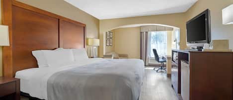 Chambre, 1 trÚs grand lit et 1 canapé-lit, non-fumeurs, rez-de-chaussée | Coffres-forts dans les chambres, bureau, fer et planche à repasser