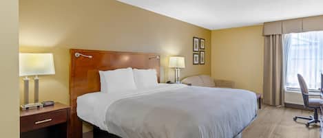 Chambre Standard, non-fumeurs | Coffres-forts dans les chambres, bureau, fer et planche Ă repasser