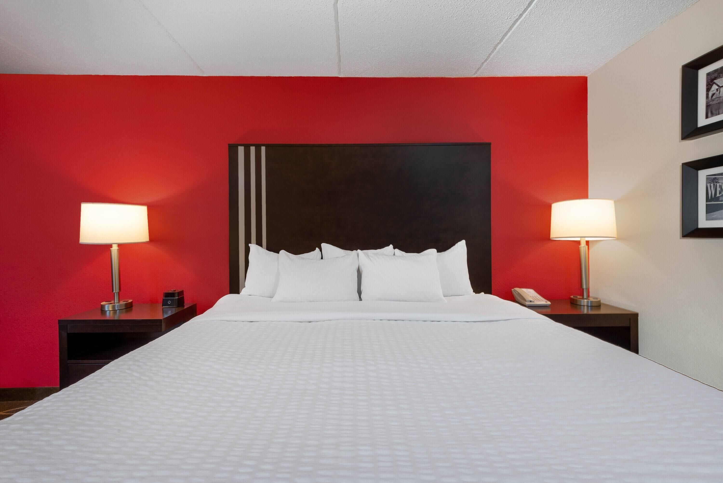 Meja kerja, ruang kerja ramah laptop, dan setrika/meja setrika