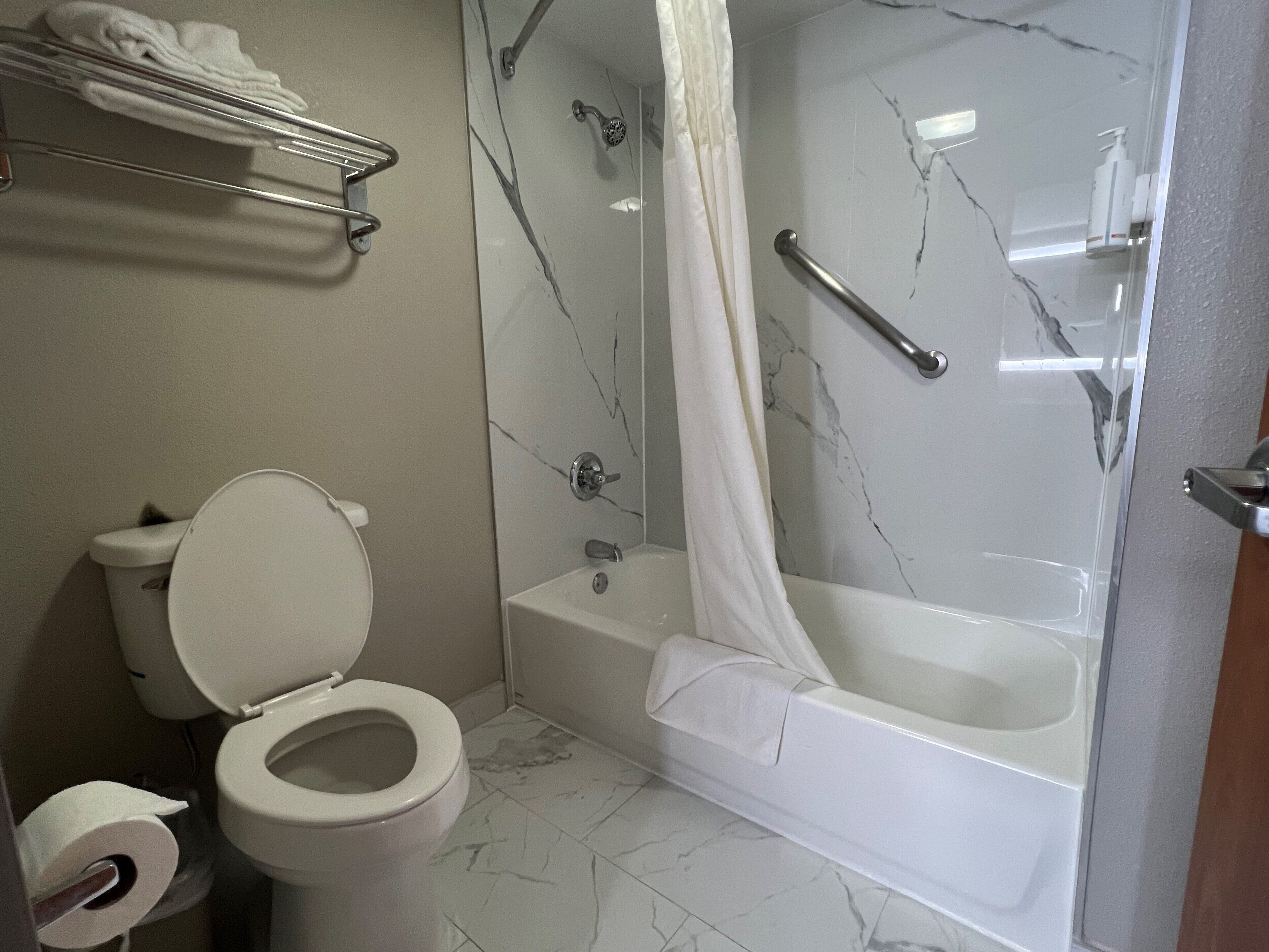 Photo - Days Inn by Wyndham Tulsa Central